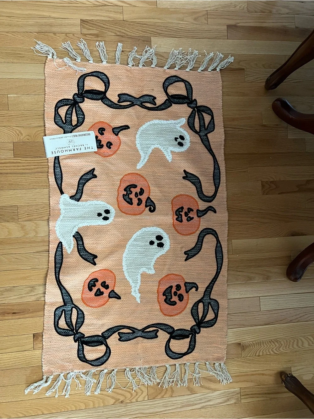 Farmhouse by Rachel Ashwell Peach Halloween Ghost Accent Rug